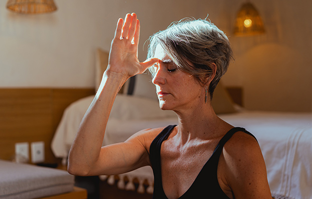 elderly-woman-meditating-Meditation-_-the-Brain-What-Does-Neuroscience-Say-px-body