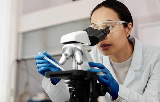 woman-using-a-microscope-How-Does-a-Biological-Age-Test-Work