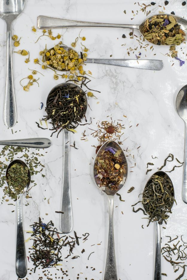 Epigallocatechin gallate (EGCG) tea leaves