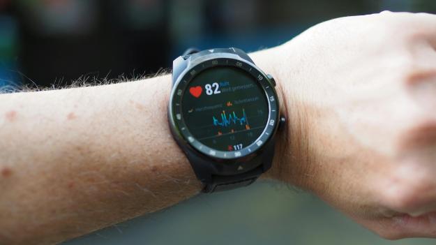 Crop unrecognizable person using smart watch outdoors px | benefits of heart rate variability